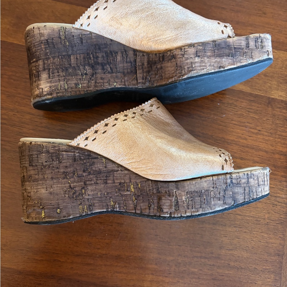 Elegant Tan Leather Mules for Women - Picture 2 of 5